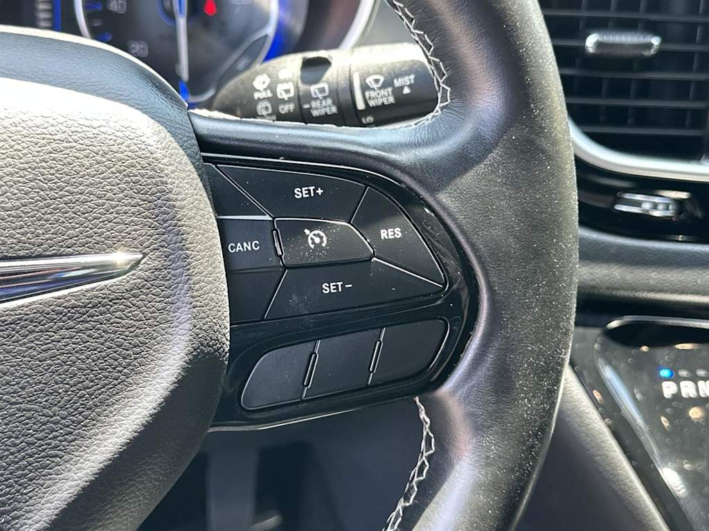 2020 Chrysler Pacifica Touring L 25