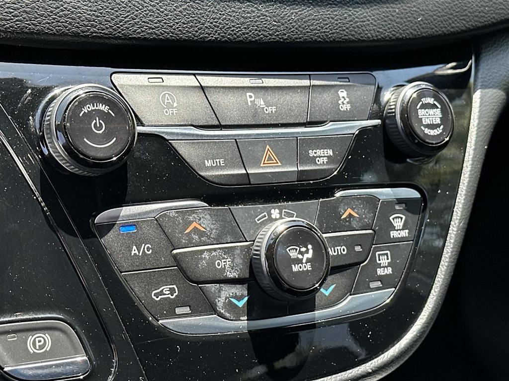 2020 Chrysler Pacifica Touring L 28