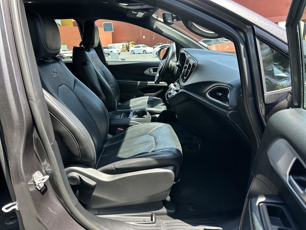 2020 Chrysler Pacifica Touring L 12