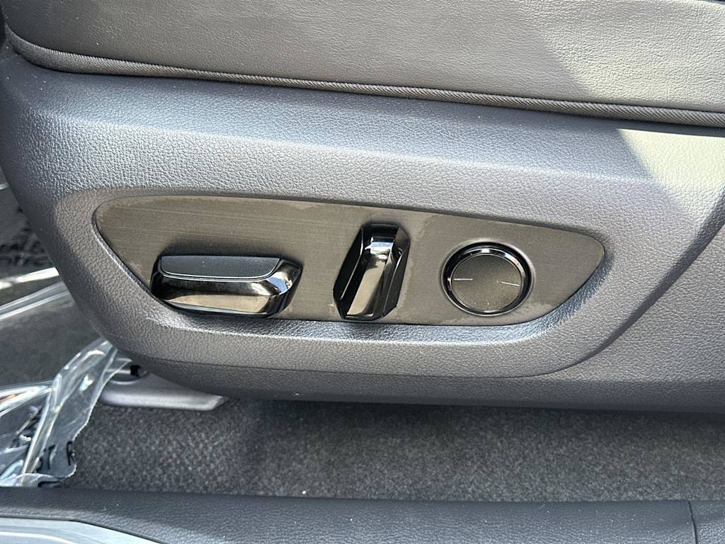 Thumbnail: 2025 Lexus RX - 23