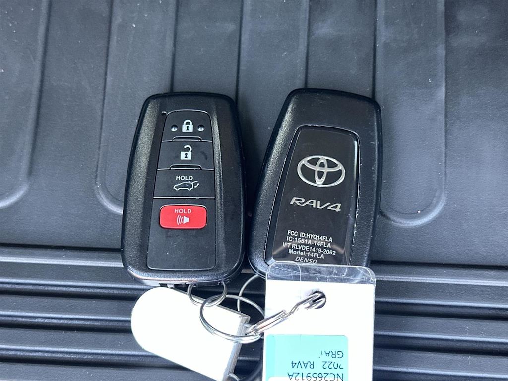 Thumbnail: 2022 Toyota RAV4 - 20