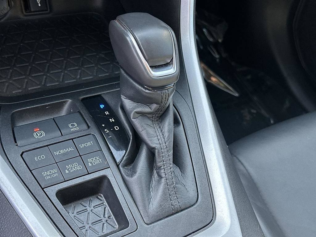 Thumbnail: 2022 Toyota RAV4 - 17