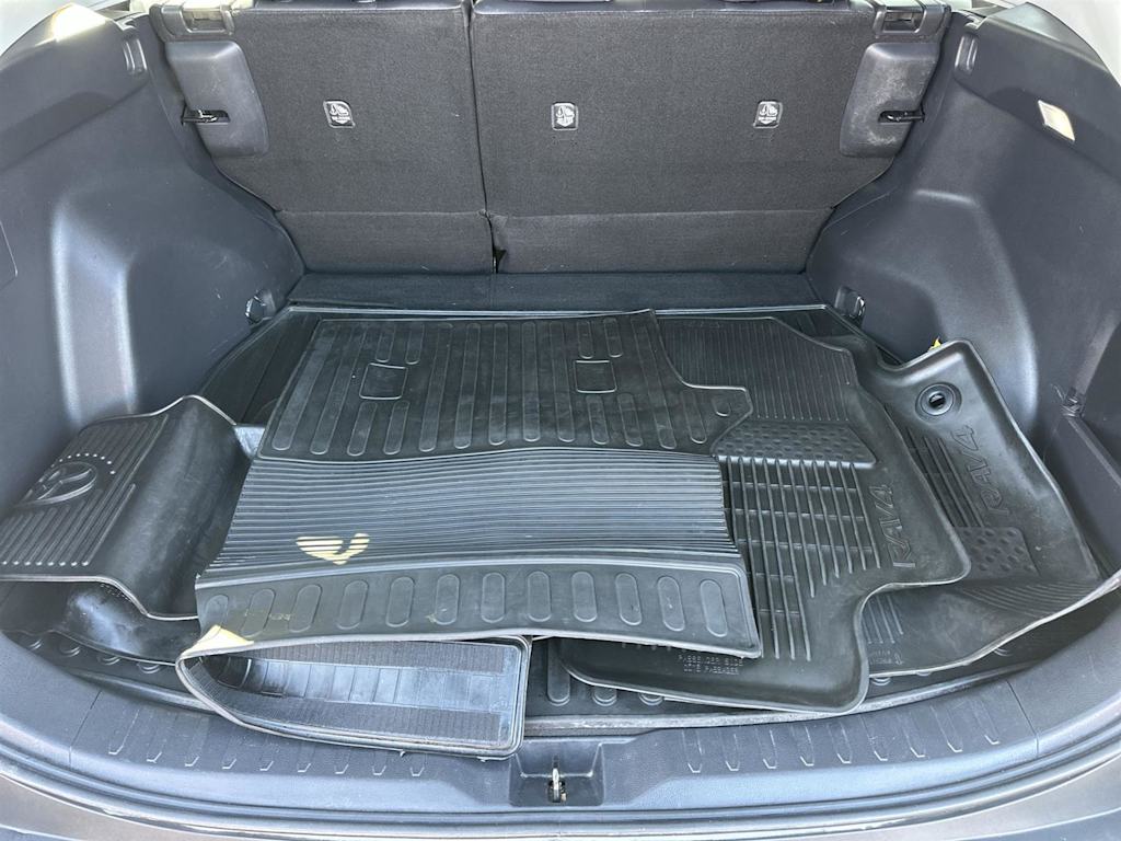 Thumbnail: 2022 Toyota RAV4 - 19