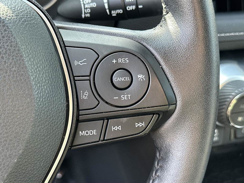 Thumbnail: 2022 Toyota RAV4 - 25