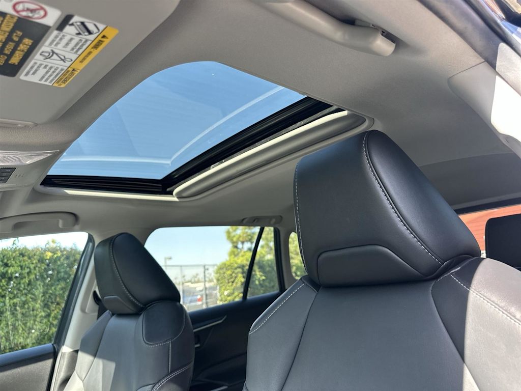 Thumbnail: 2022 Toyota RAV4 - 32