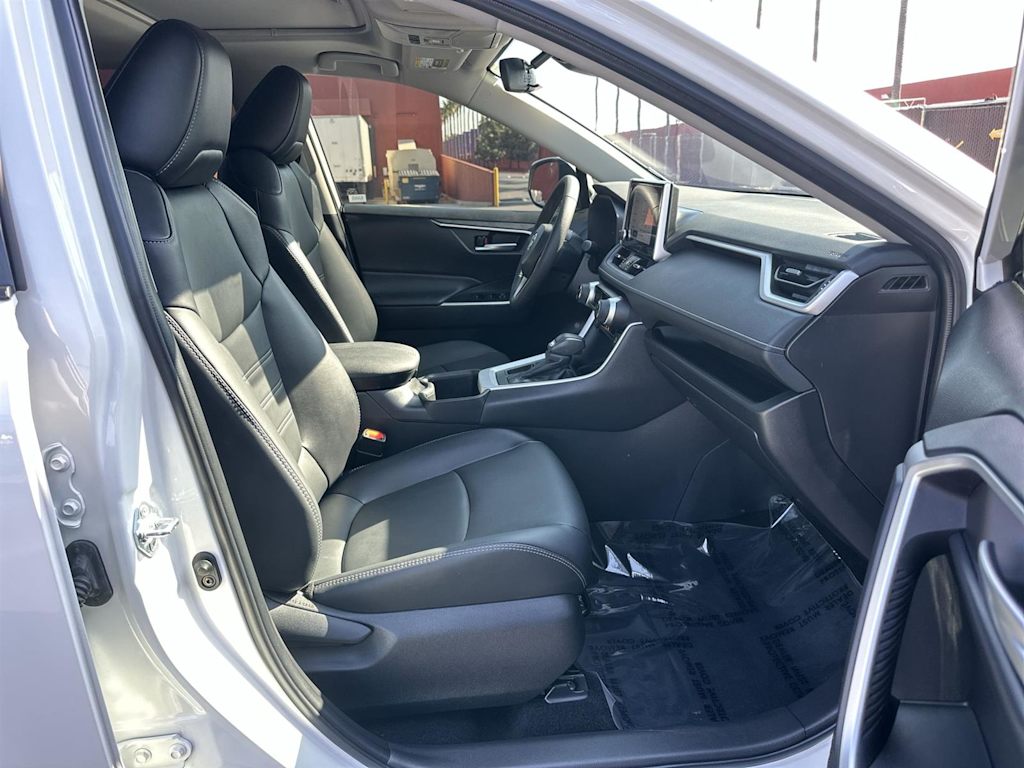 Thumbnail: 2025 Toyota RAV4 - 11