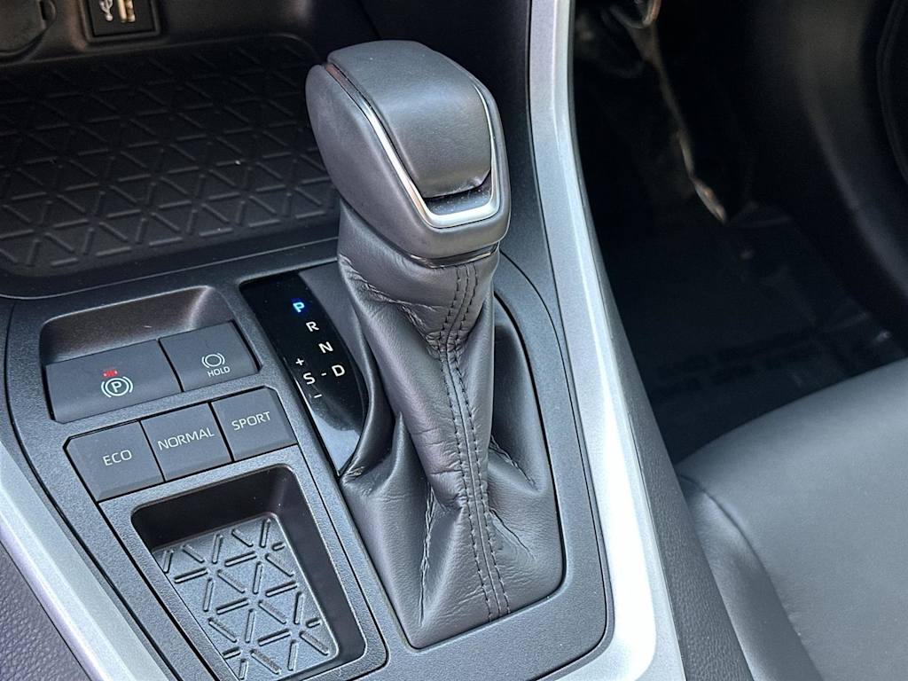 Thumbnail: 2025 Toyota RAV4 - 16