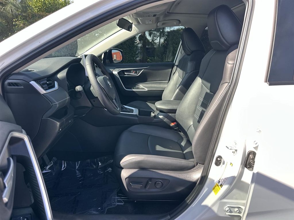 Thumbnail: 2025 Toyota RAV4 - 10