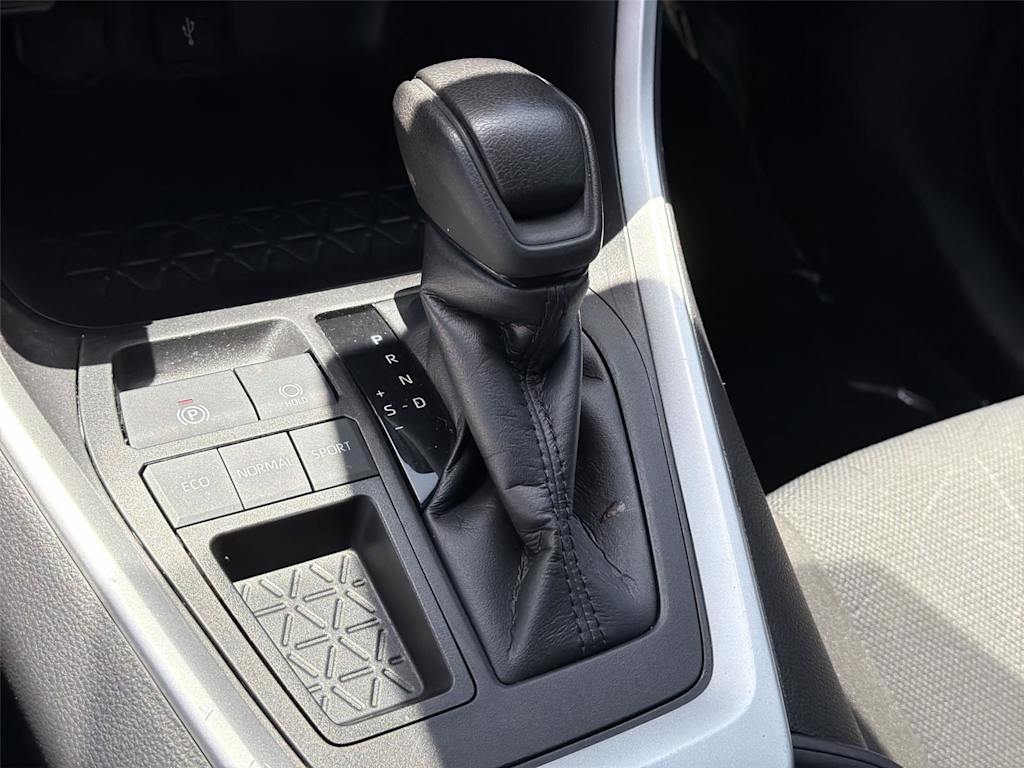 Thumbnail: 2022 Toyota RAV4 - 17