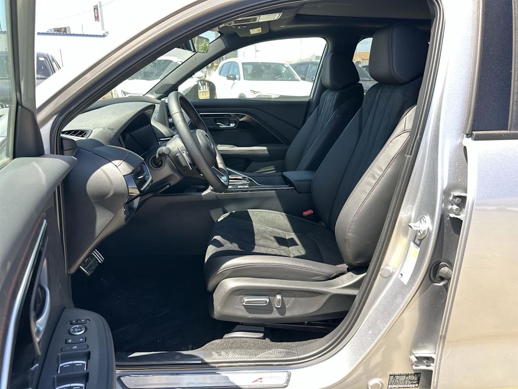 Thumbnail: 2025 Acura ADX - 10