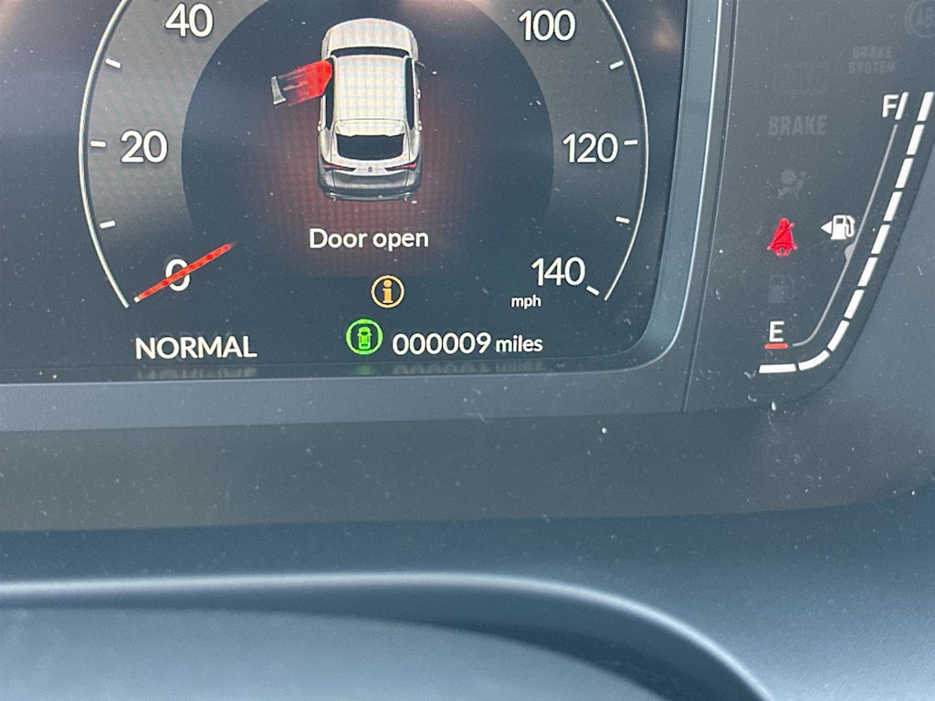 Thumbnail: 2025 Acura ADX - 17