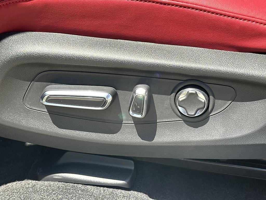 Thumbnail: 2025 Acura ADX - 21