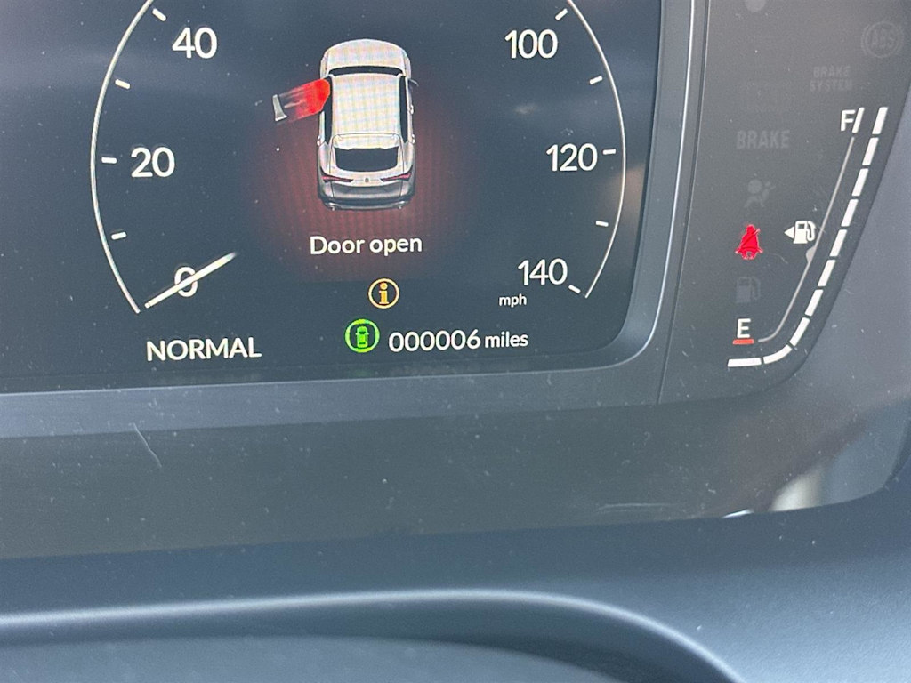 Thumbnail: 2025 Acura ADX - 18