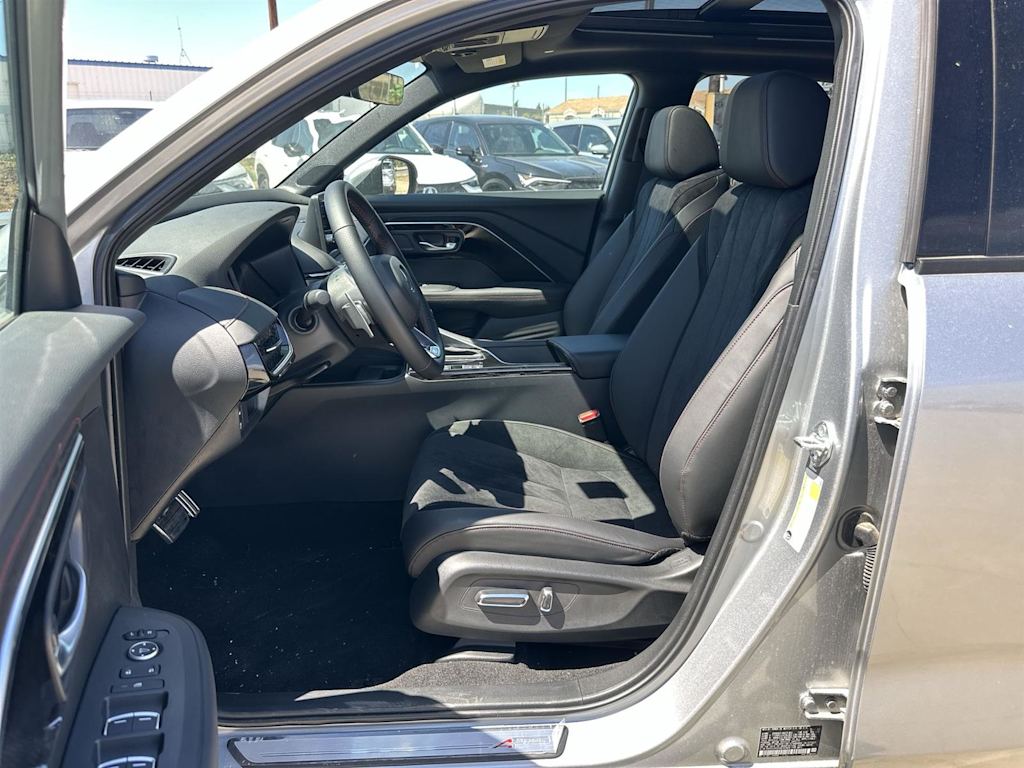 Thumbnail: 2025 Acura ADX - 11