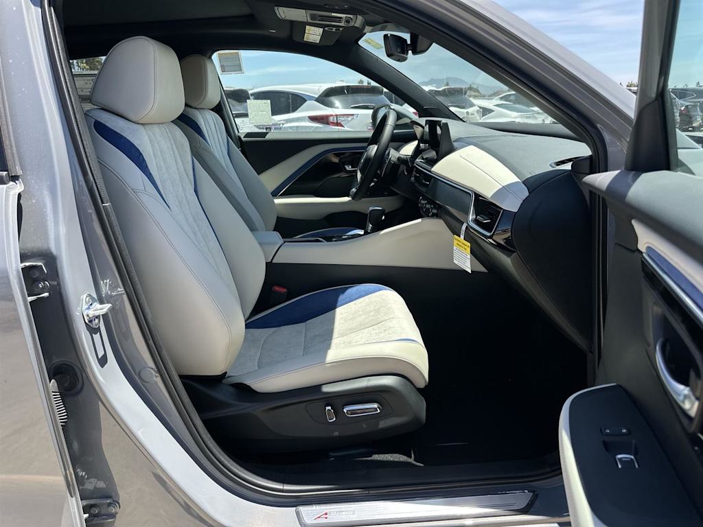 Thumbnail: 2025 Acura ADX - 13