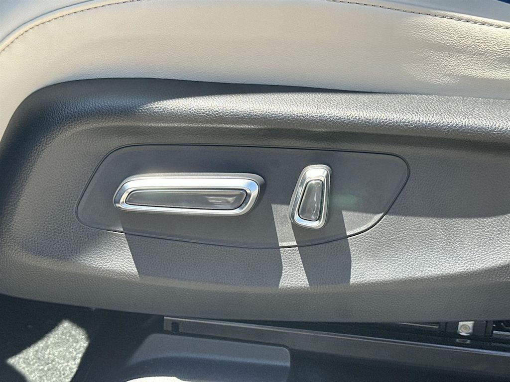 Thumbnail: 2025 Acura ADX - 21