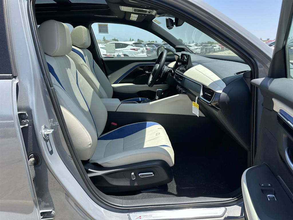 Thumbnail: 2025 Acura ADX - 12