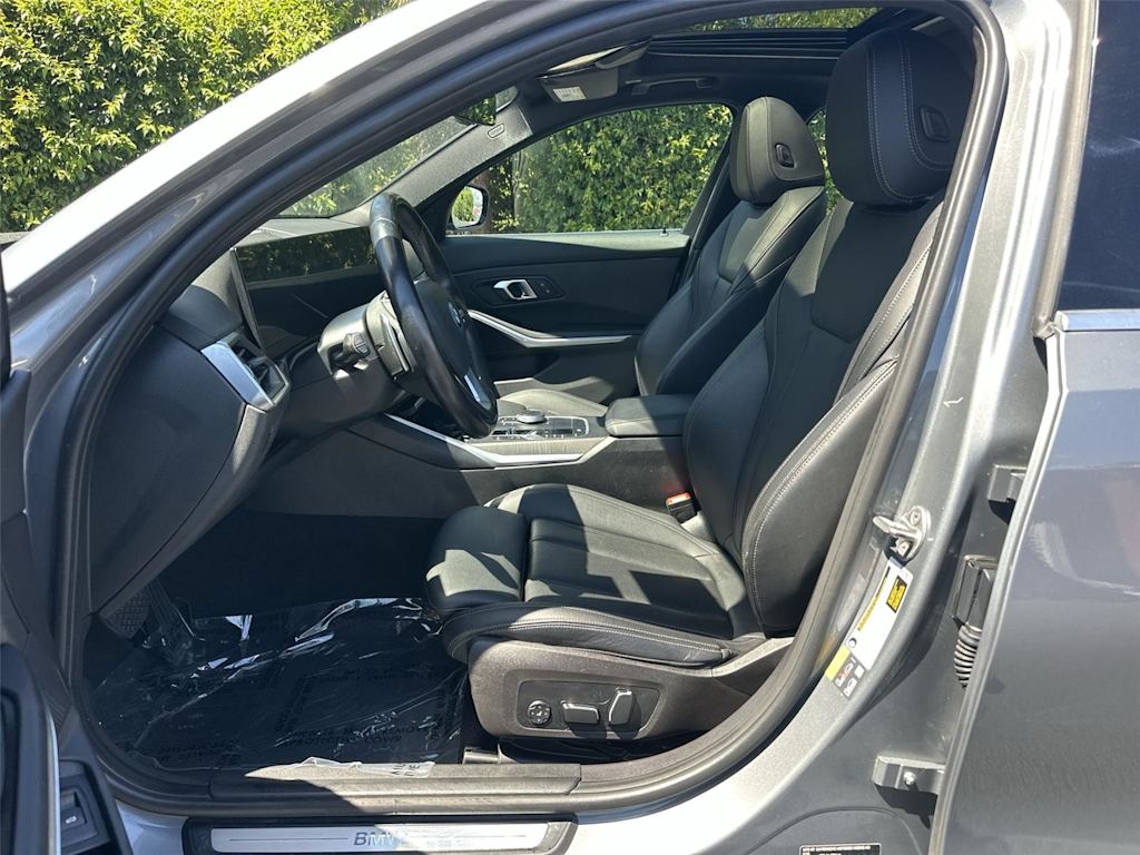 Thumbnail: 2024 BMW 3 Series - 10