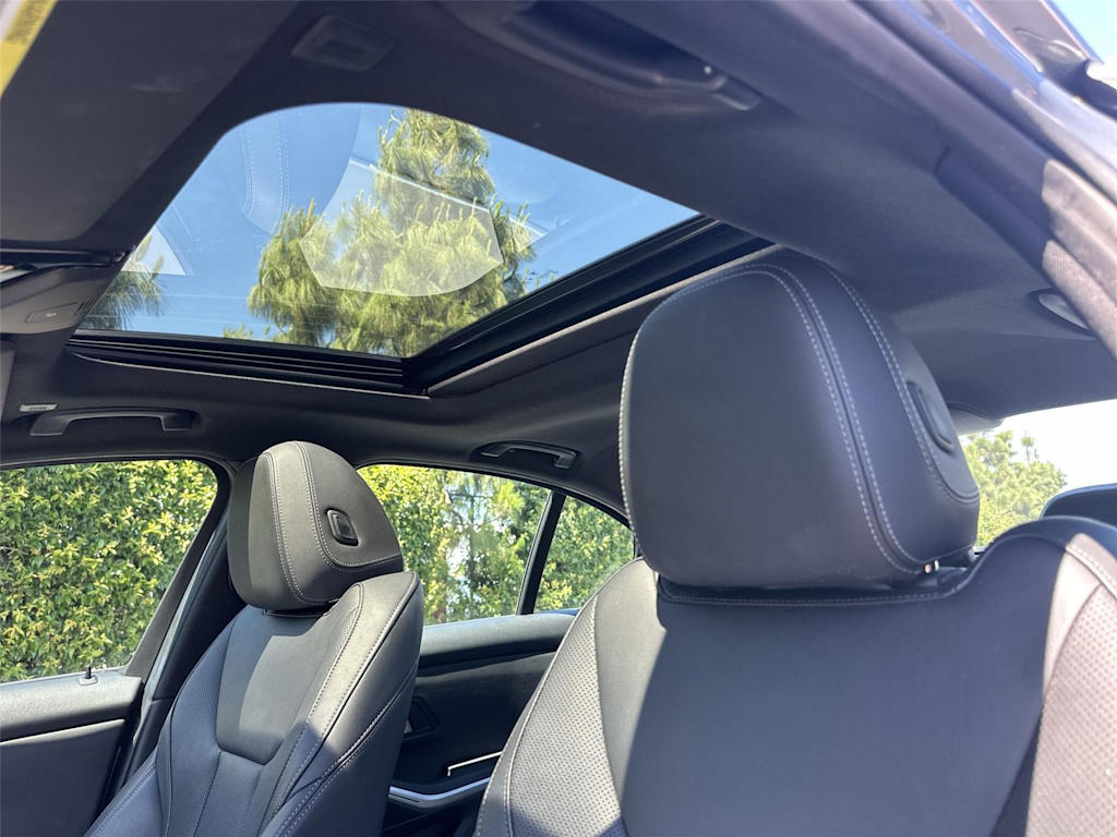 Thumbnail: 2024 BMW 3 Series - 32