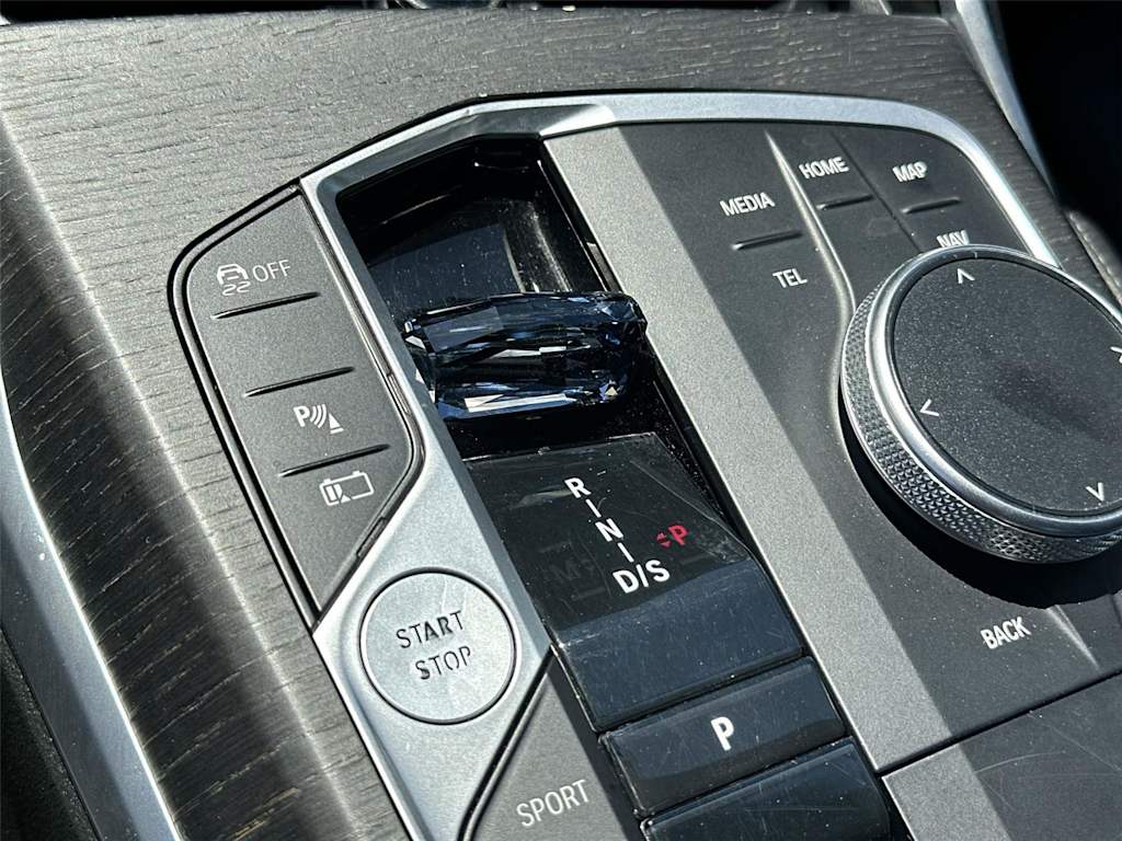 Thumbnail: 2024 BMW 3 Series - 16