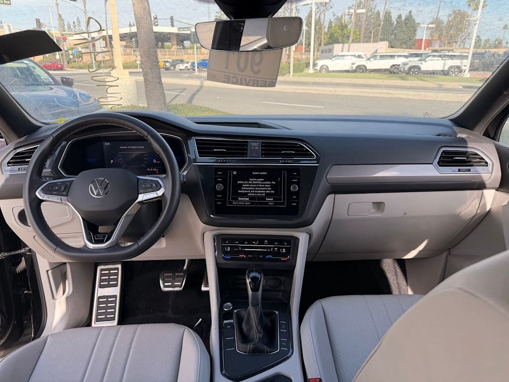 Thumbnail: 2023 Volkswagen Tiguan - 8