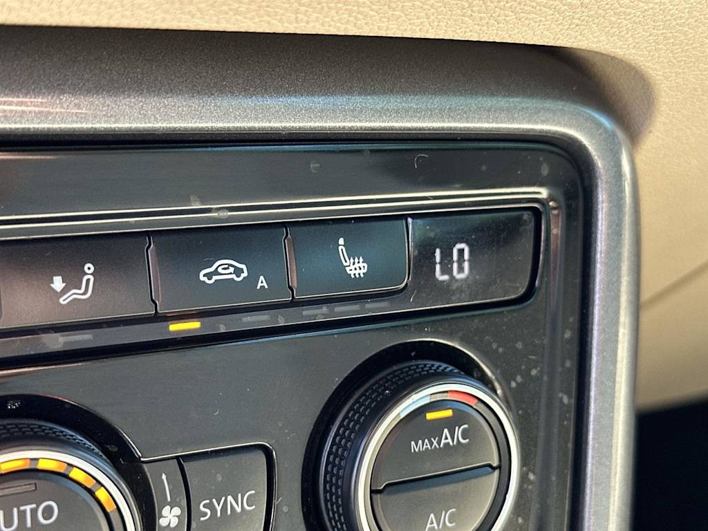 Thumbnail: 2019 Volkswagen Beetle - 25