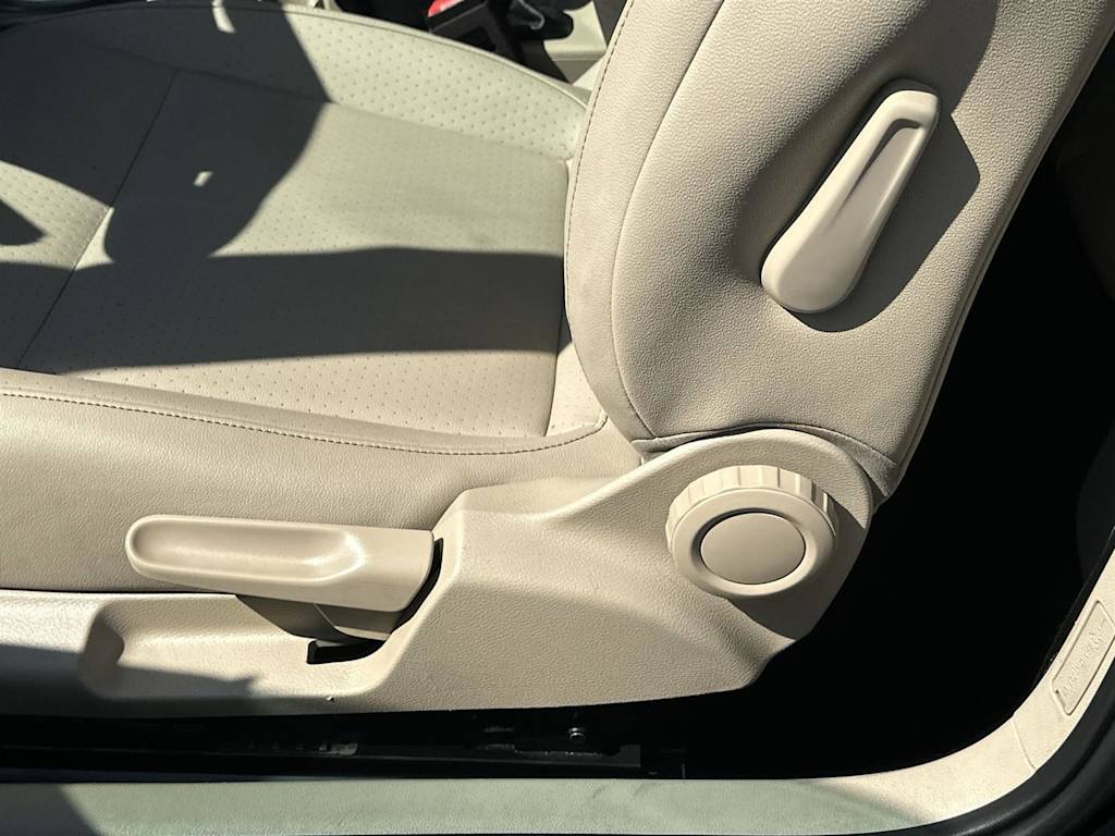 Thumbnail: 2019 Volkswagen Beetle - 22