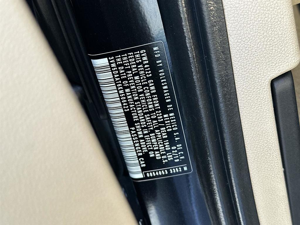 Thumbnail: 2019 Volkswagen Beetle - 21