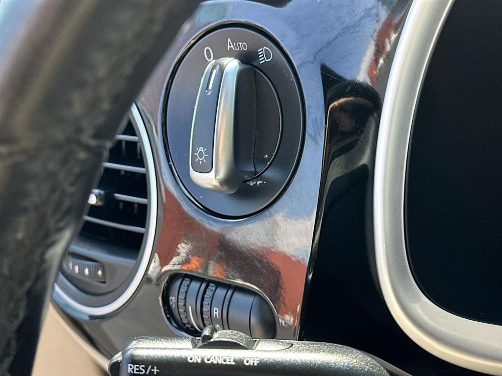 Thumbnail: 2019 Volkswagen Beetle - 31