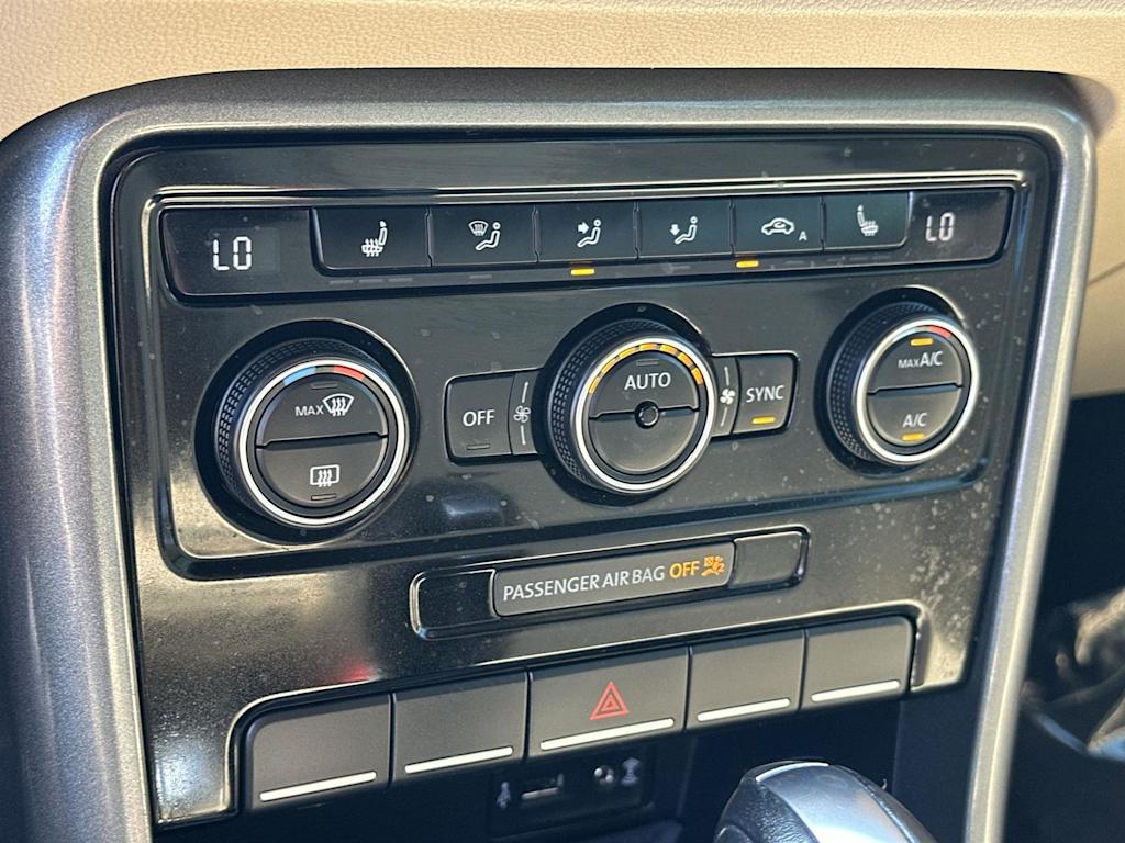 Thumbnail: 2019 Volkswagen Beetle - 26