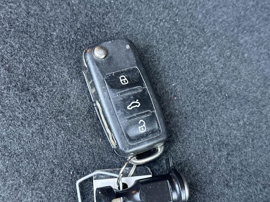 Thumbnail: 2019 Volkswagen Beetle - 20