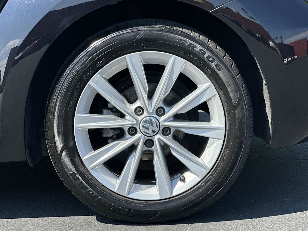 Thumbnail: 2019 Volkswagen Beetle - 8