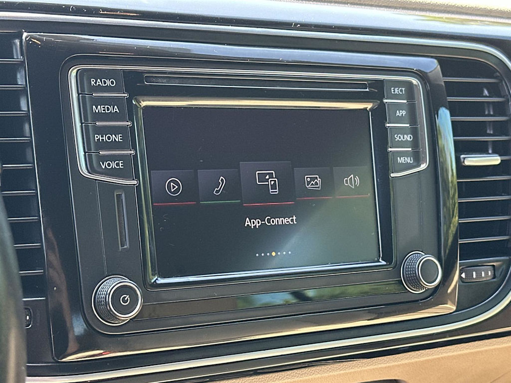 Thumbnail: 2019 Volkswagen Beetle - 29