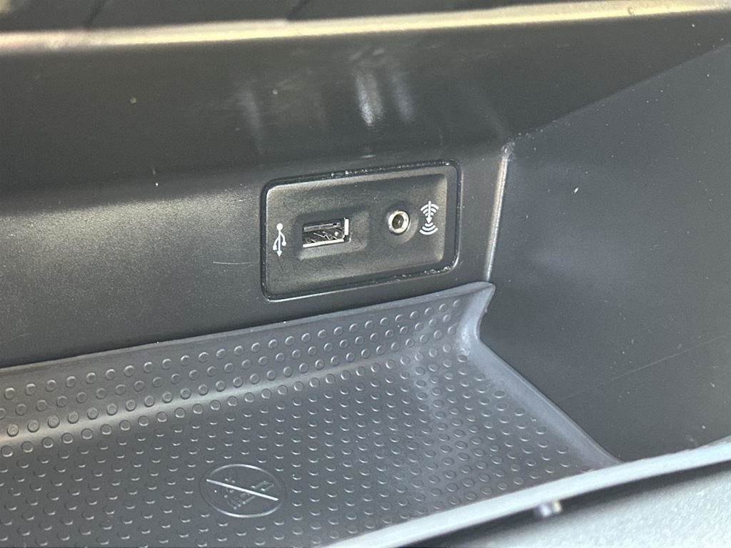 Thumbnail: 2019 Volkswagen Beetle - 27