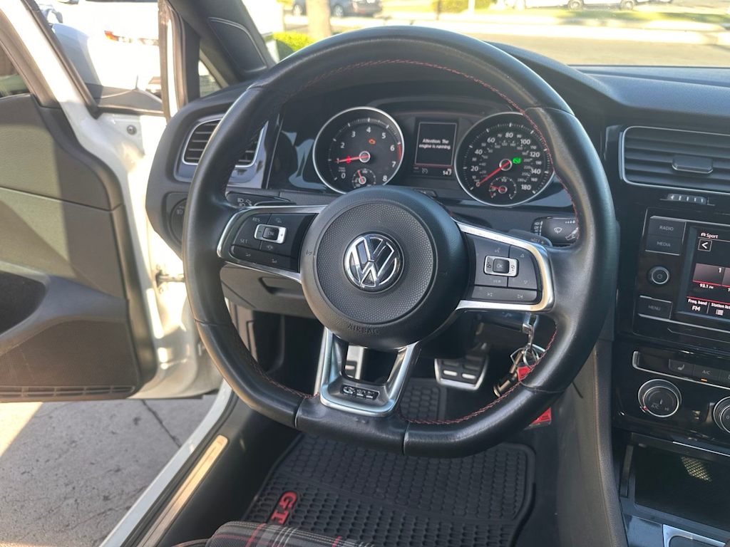 Thumbnail: 2020 Volkswagen Golf - 2