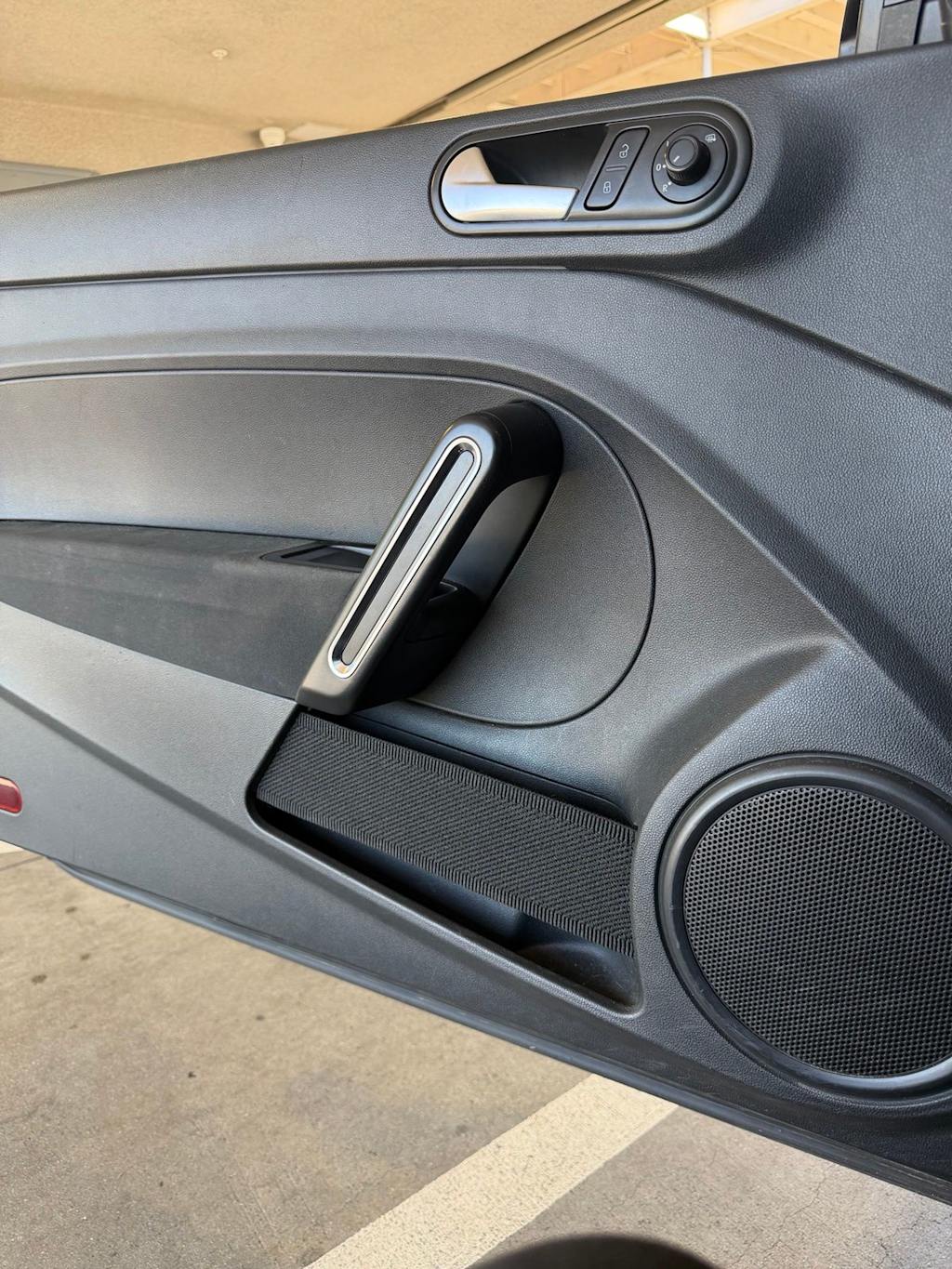 Thumbnail: 2015 Volkswagen Beetle - 19