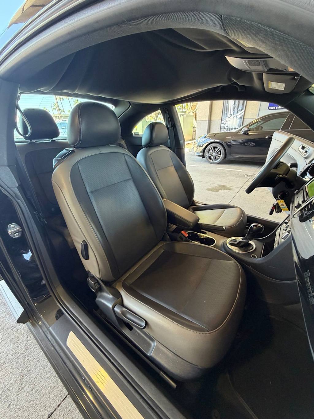 Thumbnail: 2015 Volkswagen Beetle - 7