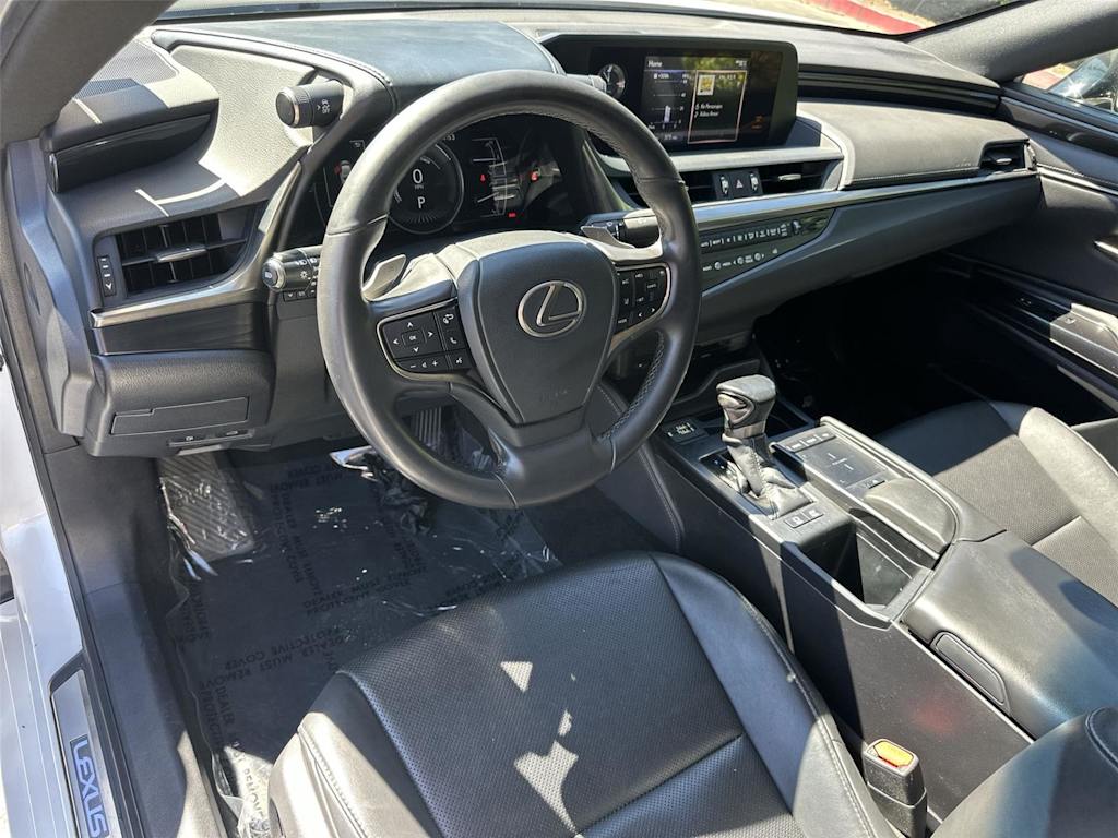Thumbnail: 2020 Lexus ES - 2