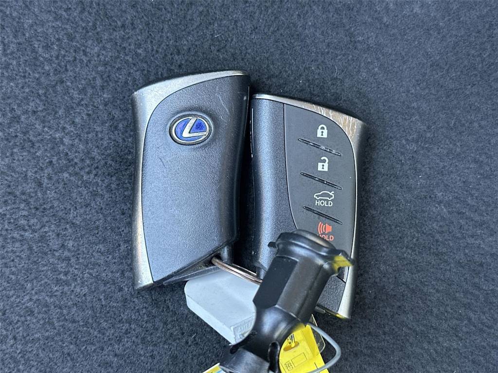 Thumbnail: 2020 Lexus ES - 19