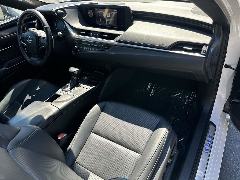 Thumbnail: 2020 Lexus ES - 13