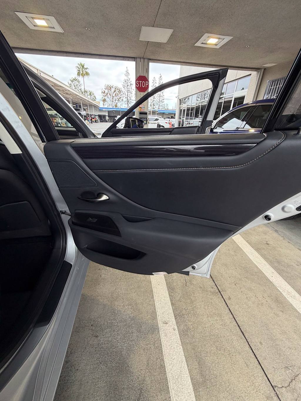 Thumbnail: 2020 Lexus ES - 20