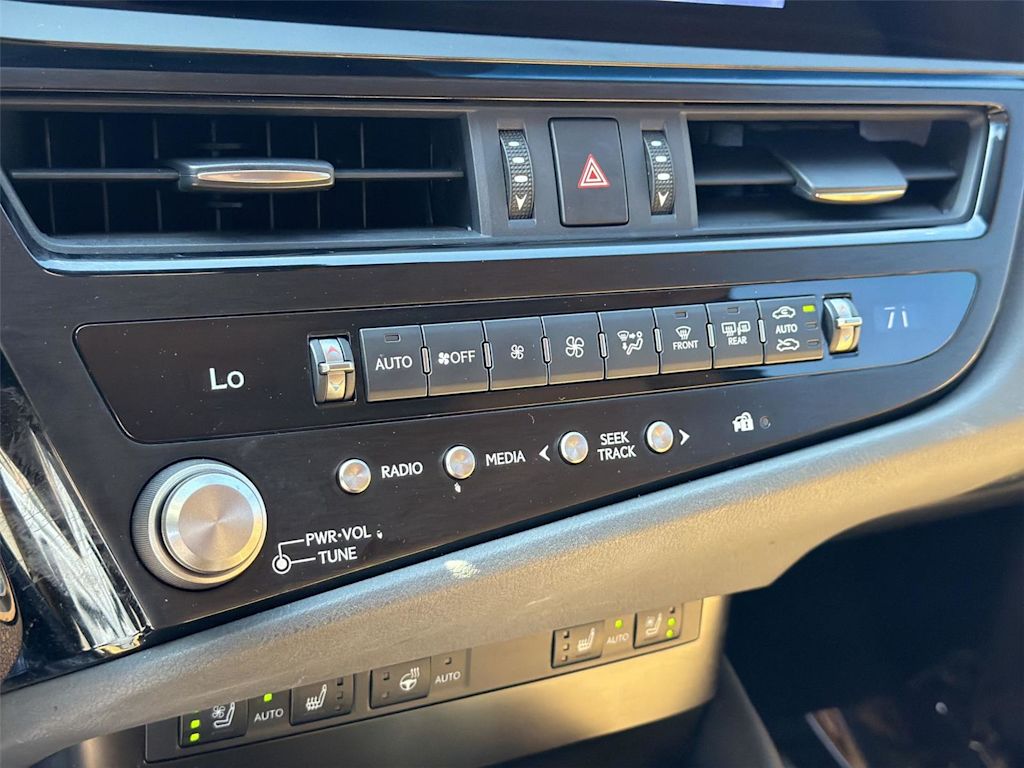Thumbnail: 2025 Lexus ES - 30