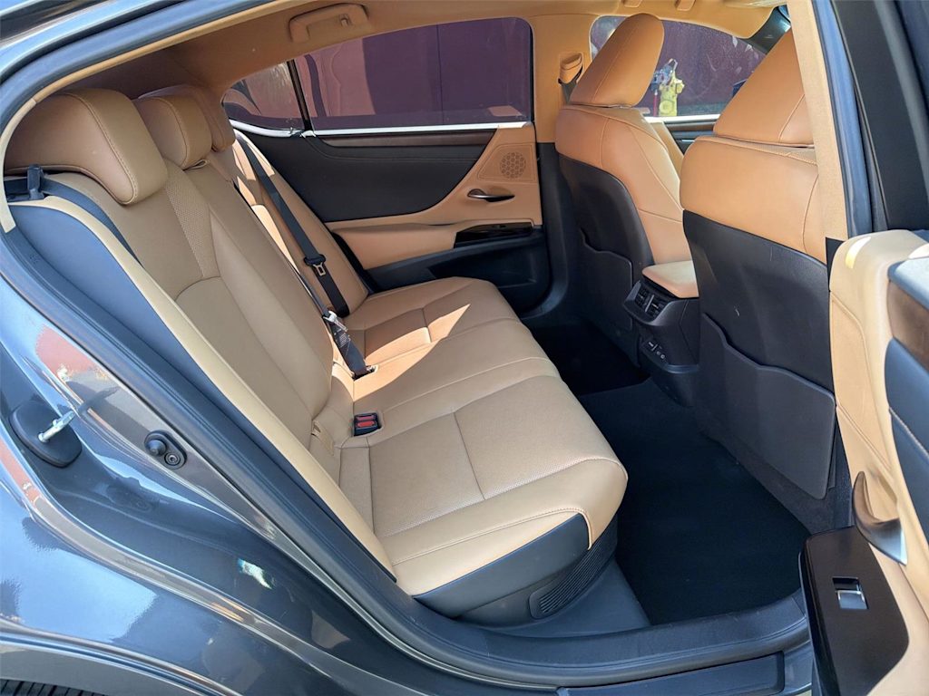 Thumbnail: 2025 Lexus ES - 13
