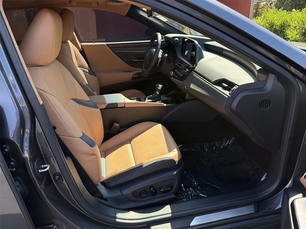 Thumbnail: 2025 Lexus ES - 12