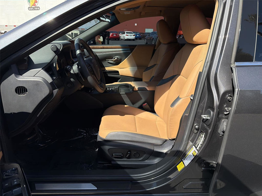 Thumbnail: 2025 Lexus ES - 11