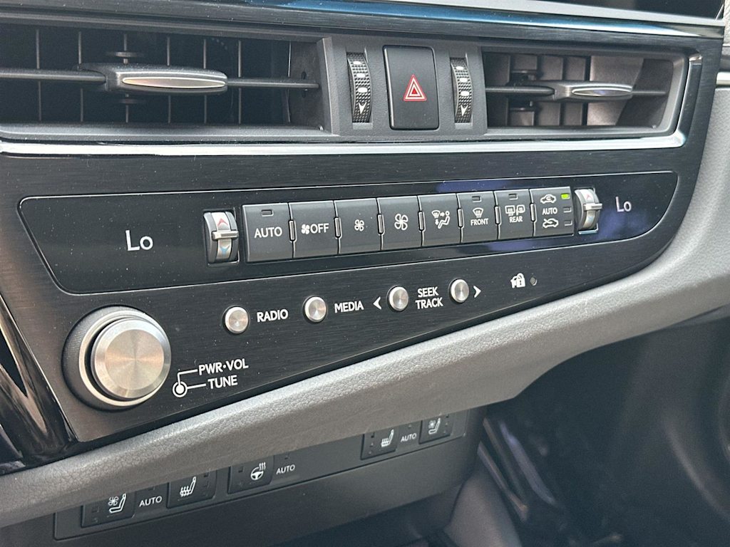 Thumbnail: 2024 Lexus ES - 30