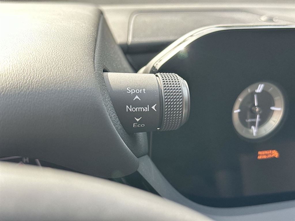 Thumbnail: 2024 Lexus ES - 29