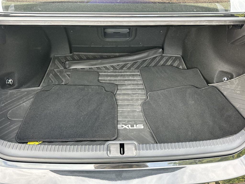 Thumbnail: 2024 Lexus ES - 19