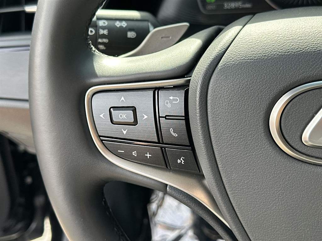 Thumbnail: 2024 Lexus ES - 24