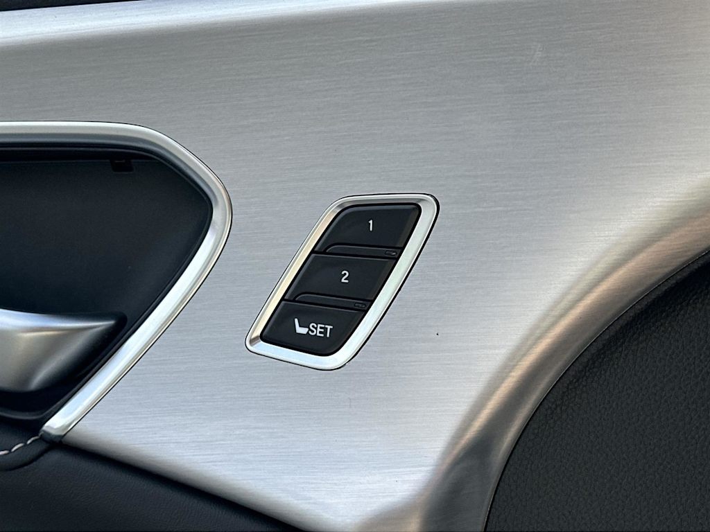 Thumbnail: 2025 Acura RDX - 30